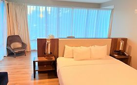 La Quinta Inn & Suites By Wyndham Nashville Downtown Stadium